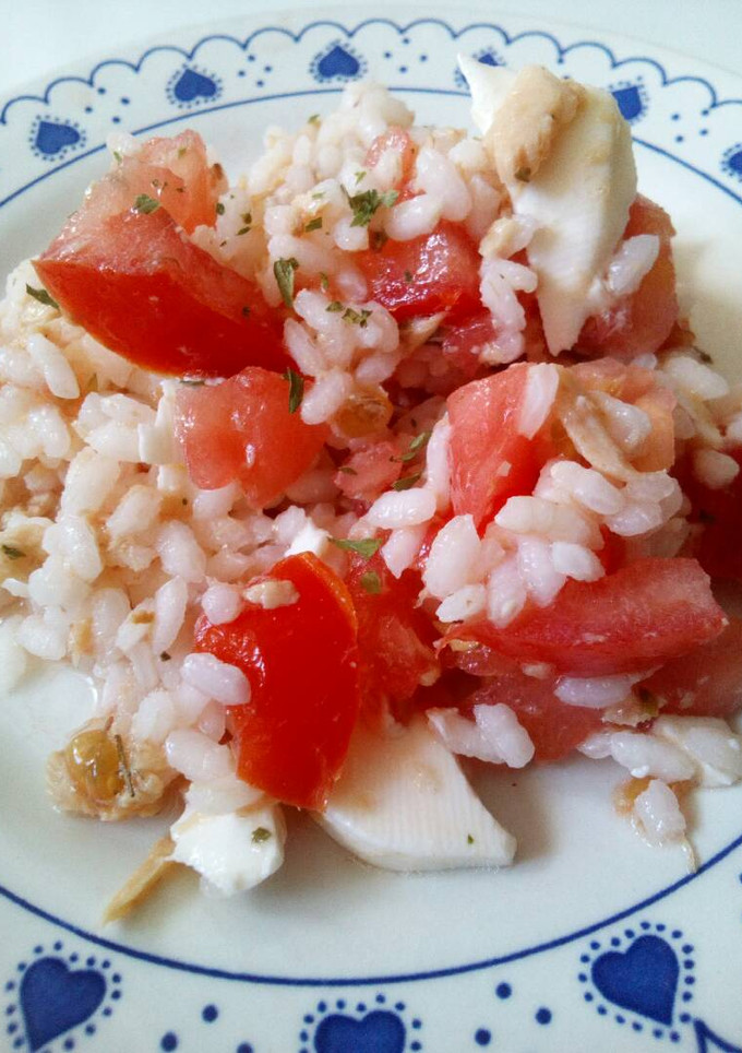 Una foto de Ensalada de arroz y atún