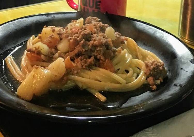 》 Macarrão com carne e requeijão - Gozhowgos