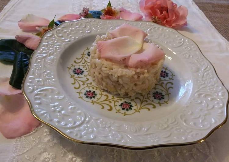 Risotto con i petali di rosa