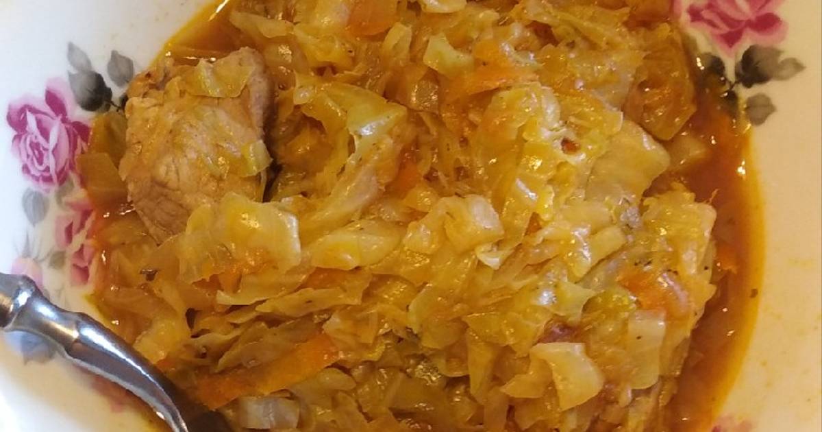 Капуста тушёная с фаршем на сковороде. Тушеная капуста с картошкой и фаршем рецепт. Тушёная капуста с картошкой из садика. Тушёная капуста с фаршем в мультиварке. Капуста с фаршем.