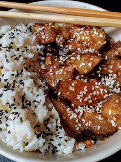 Una foto de Berenjenas 🍆 Salteadas con Ajo y Jengibre al Estilo Oriental