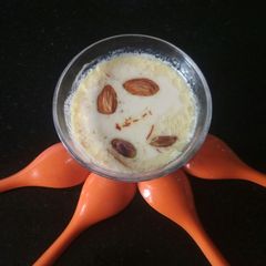 A picture of Vermicelli kheer.