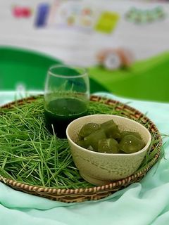 Hình của món Thạch rong chân vịt và nước ép cỏ mì.