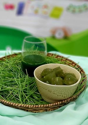 Hình của món Thạch rong chân vịt và nước ép cỏ mì.