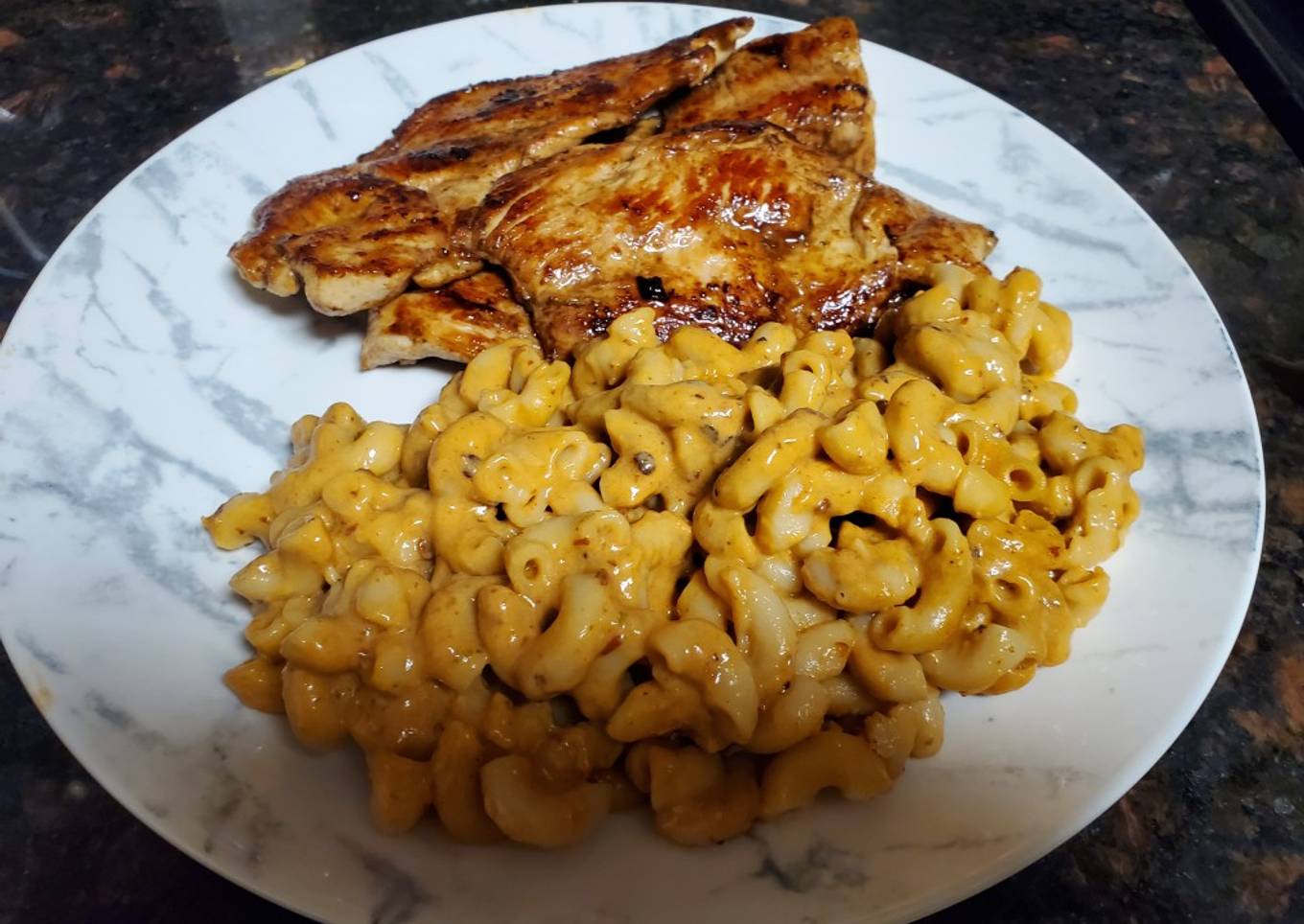 Codito a la crema de chipotle