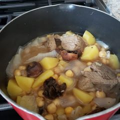 A picture of Meat soup.