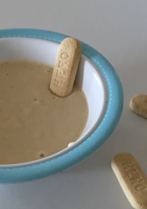 Foto principal de Papilla de frutas con galletas de bebé