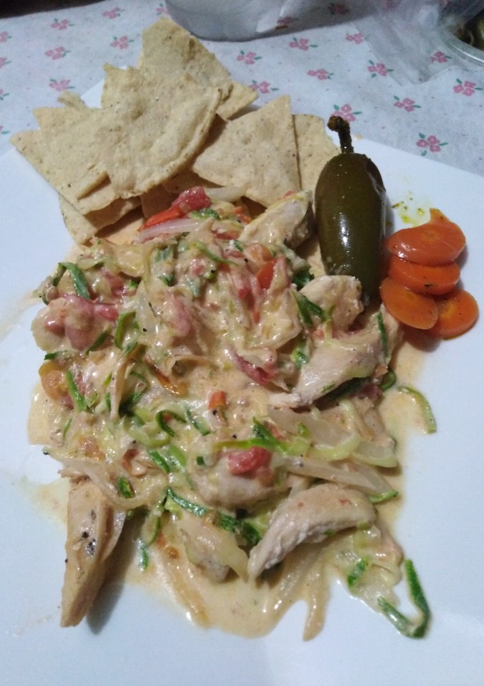 Una foto de Fajitas de pollo con "Spaghetti" De calabaza