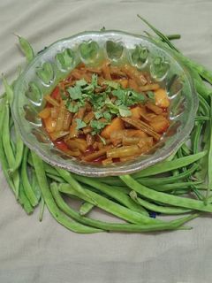 ગુવાર બટાકા નુ શાક (Guvar Bataka Shak Recipe In Gujarati) રેસીપી મુખ્ય ફોટો