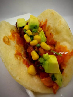 Una foto de Tacos de frijoles y aguacates(vegana)