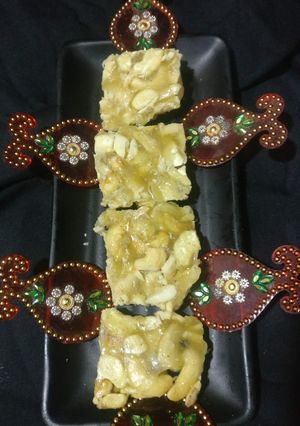 काजू चिक्की (kaju chikki recipe in marathi) रेसिपी चे मुख्य फोटो