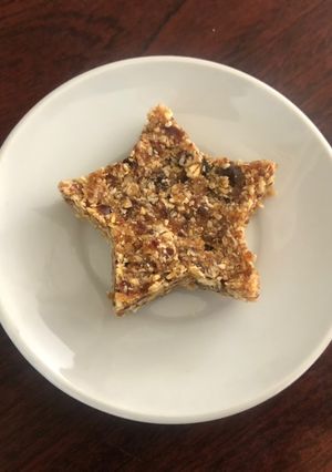 A picture of Lemon Date Energy Stars.