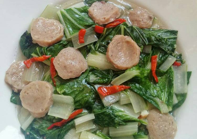 Bagaimana Membuat Pokcoy Tumis Bakso Anti Gagal