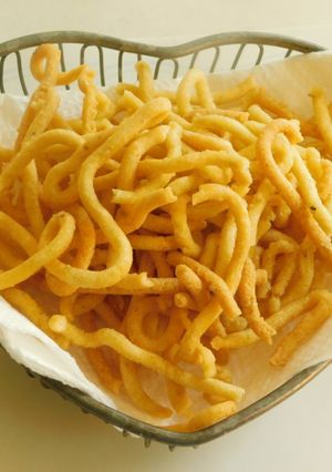 A picture of A hybrid Murukku.