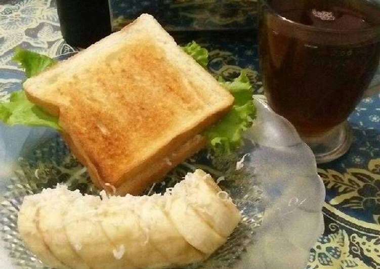 Langkah Mudah untuk Bikin Roti panggang keju susu selada pisang (breakfast diet) 🍞🍌 Mudah