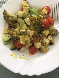 Una foto de Ensalada de brócoli y tofu con vinagreta de mostaza