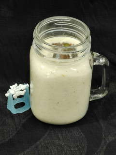 A picture of Mango and oats smoothie.