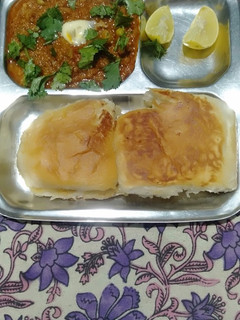 ગ્રીન ઓનિયન પાવભાજી(Green onion pavbhaji recipe in Gujarati) રેસીપી મુખ્ય ફોટો