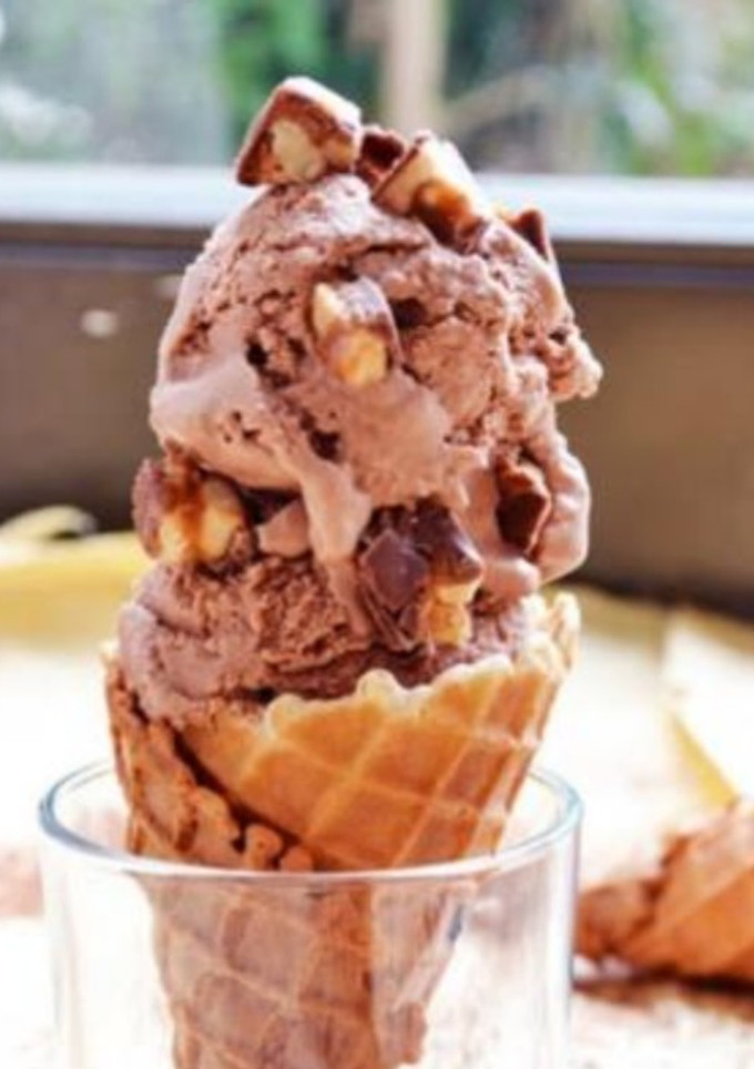 Una foto de Helado de Snickers
