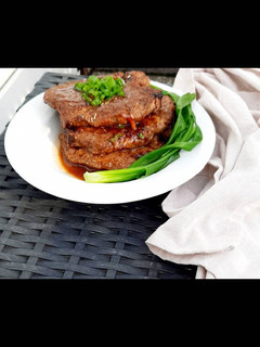 A picture of Honey and mustard pork chops.