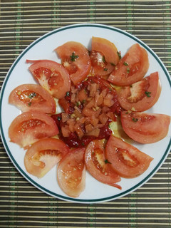 Una foto de Ensalada de pimientos asados y tomate