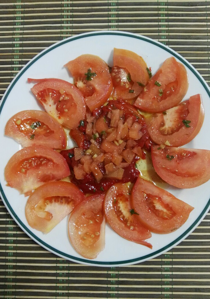 Una foto de Ensalada de pimientos asados y tomate