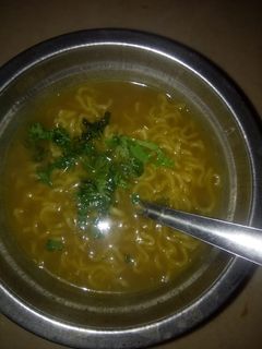 मैगी (Maggi recipe in Hindi) रेसिपी मुख्य फोटो