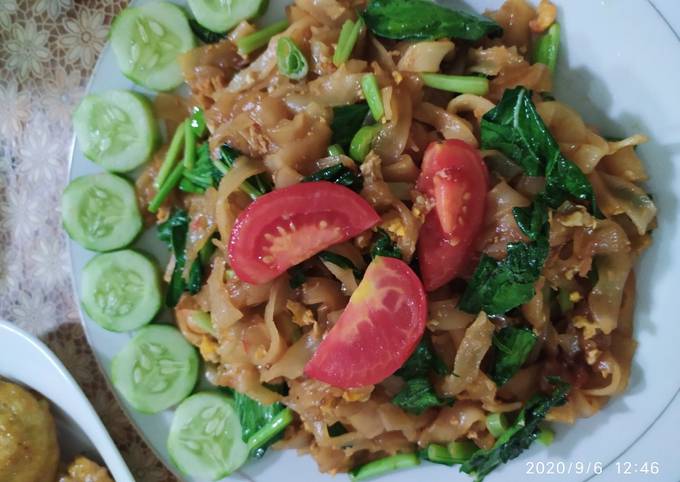 Kwetiau Goreng Bumbu Kencur