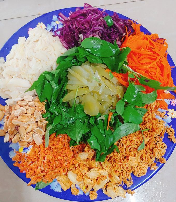 Hình của món Gỏi sắc màu.