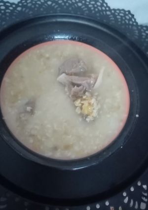 صورة لوصفة شوربه الفريكه مع اللحم بالعظم