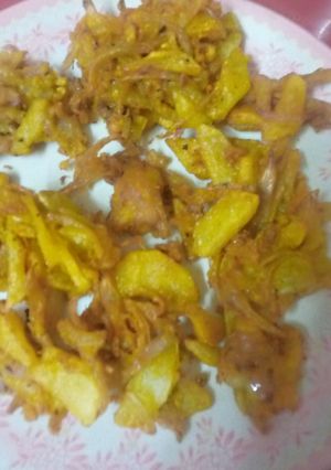 A picture of Aloo Pyaaz ke pakore.