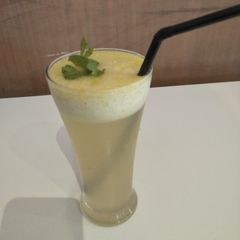 A picture of Lemon Ginger slush.