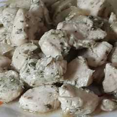 Una foto de Pollo a la albahaca