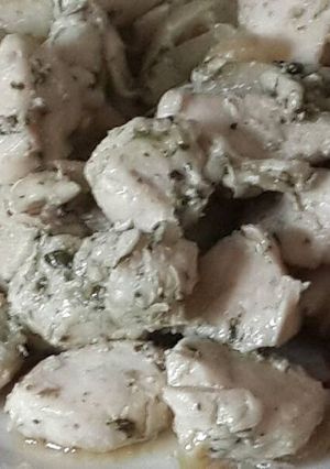 Una foto de Pollo a la albahaca