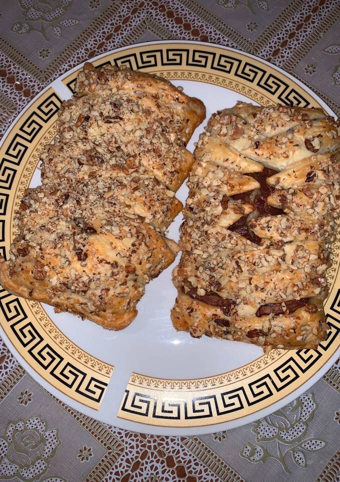 Шоколадка в слоёном тесте с орешками 🍫