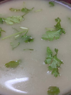 மாஇஞ்சி மல்லி இலை சூப்(Maa inji ilai soup recipe in Tamil) செய்முறை முக்கிய புகைப்படம்