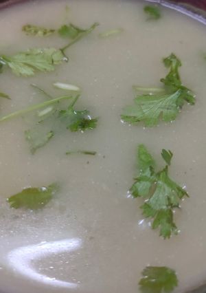 மாஇஞ்சி மல்லி இலை சூப்(Maa inji ilai soup recipe in Tamil) செய்முறை முக்கிய புகைப்படம்