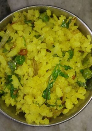 A picture of Kandha (Onion) Pohay.