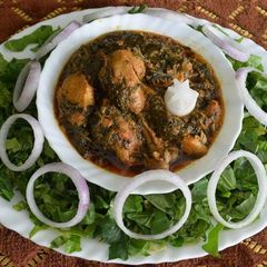 A picture of Palak chicken.
