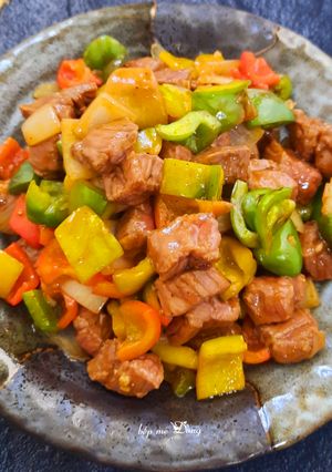 A picture of Shaking Beef (Bò Lúc Lắc).