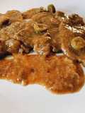 Filetes de ternera en salsa con aceitunas