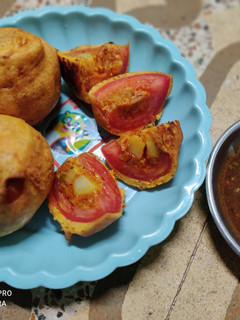 ટોમેટો પકોડા (Tomato Pakoda Recipe In Gujarati) રેસીપી મુખ્ય ફોટો