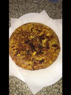 Una foto de Tortilla de patatas con cebolla