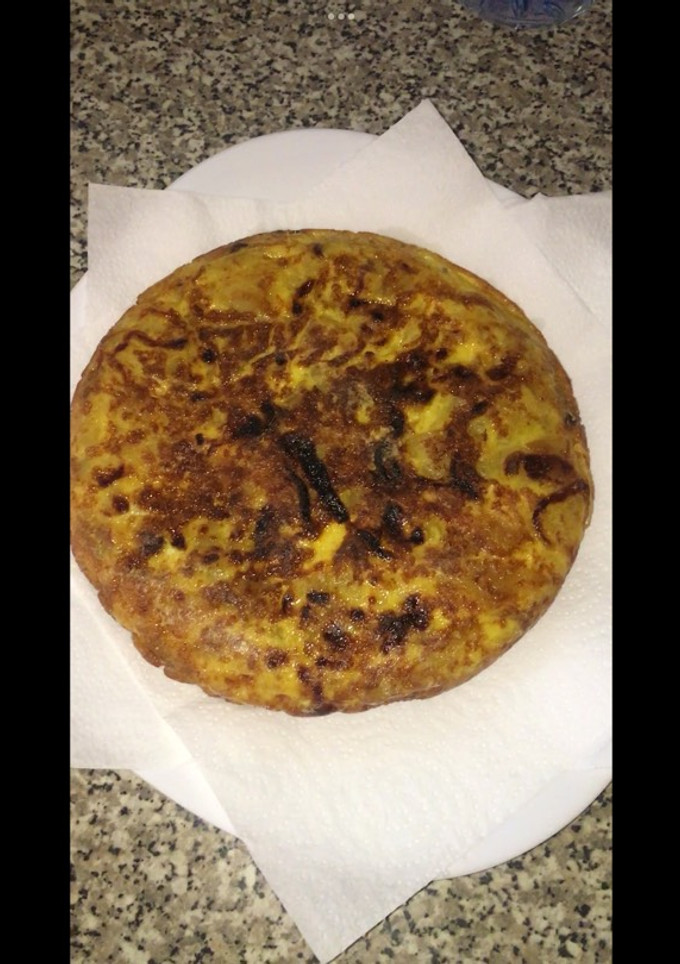 Una foto de Tortilla de patatas con cebolla