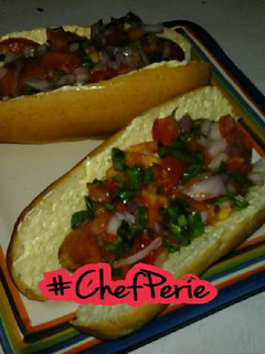 Una foto de Choripanes con Pico de Gallo