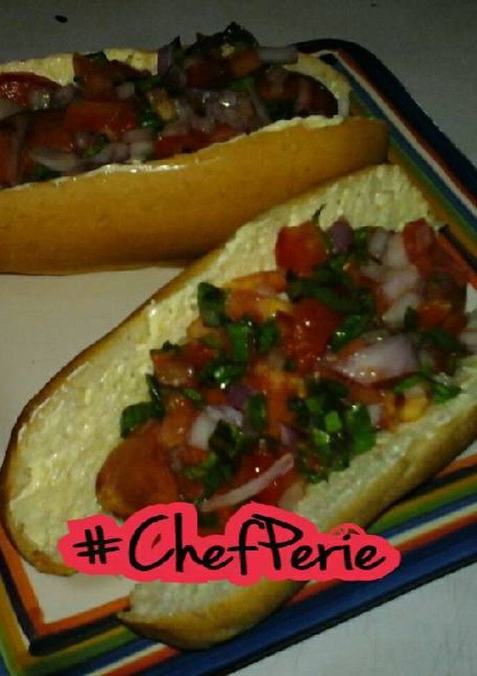Una foto de Choripanes con Pico de Gallo