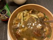 Una foto de sopa miso