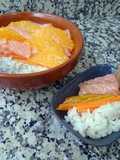 Bowl de arroz, salmón y naranja con vinagreta de jengibre