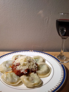 Una foto de Sorrentinos con salsa de tomate natural sin carne!!!