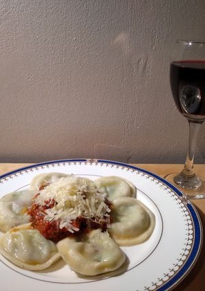 Una foto de Sorrentinos con salsa de tomate natural sin carne!!!